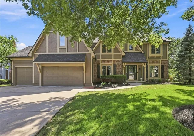 1st image of 10427 W 126th St, Overland Park, KS 66213 | MLS# 2636291