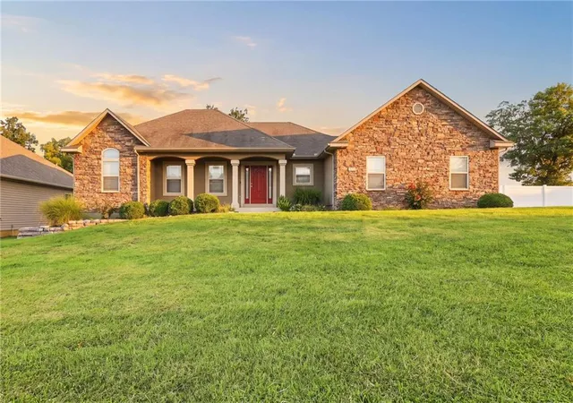 1st image of 628 Oakmont Dr, Warrensburg, MO 64093 | MLS# 2636293