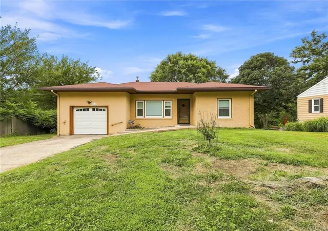 2nd image of 3838 N Lister Ave, Kansas City, MO 64117 | MLS# 2636296