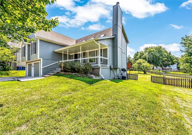 2nd image of 805 Black Oak Dr, Liberty, MO 64068 | MLS# 2636297