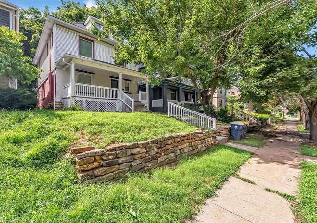 Photo 2 of Single family home for sale at 3616 Wyandotte St, Kansas City, MO 64111 | MLS# 2636299 | Listing updated on 2026-08-12