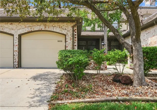 1st image of 10220 Foster St, Overland Park, KS 66212 | MLS# 2636300