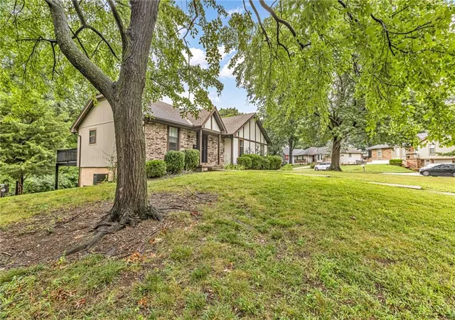 Photo 2 of Sale Pending at 3612 Ne Chapel Dr, Lees Summit, MO 64064 | MLS# 2636301 | Listing updated on 2026-08-22