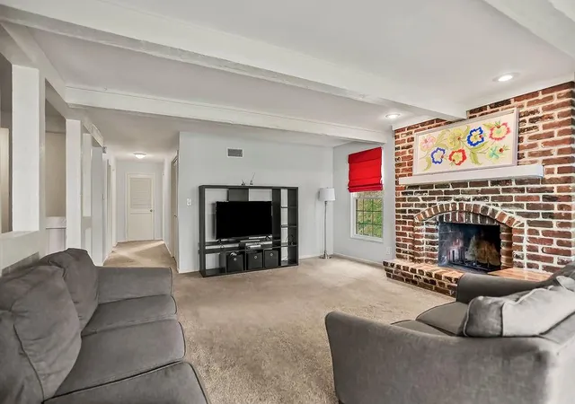 Photo 4 of Condo for sale at 5716 Metcalf Ct, Mission, KS 66202 | MLS# 2636304 | Listing updated on 2026-09-09