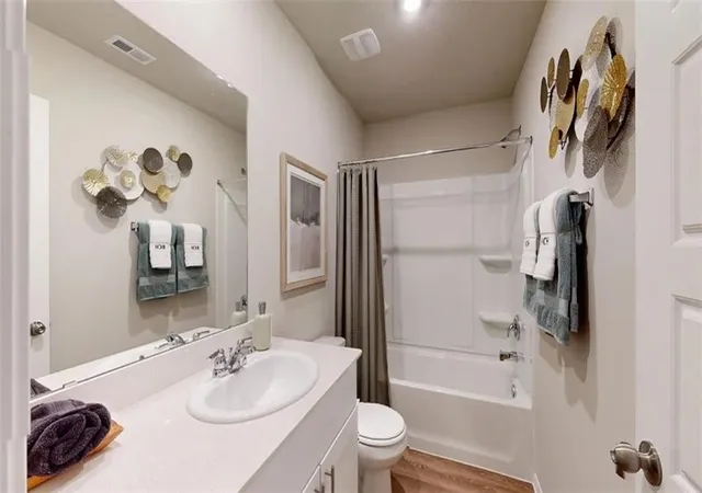 Photo 3 of Single family home for sale at 434 Valley View Dr, Tonganoxie, KS 66086 | MLS# 2636308 | Listing updated on 2026-08-17