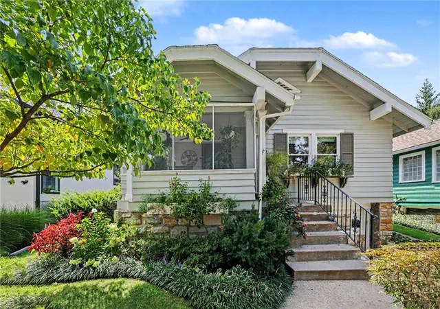 Photo 1 of Sale Pending at 4806 Westwood Rd, Kansas City, MO 64112 | MLS# 2636312 | Listing updated on 2026-09-15