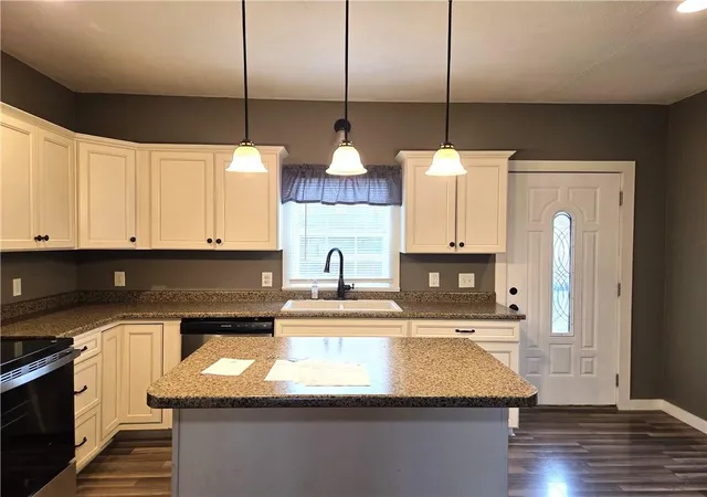 3rd image of 104 Polk St, Chillicothe, MO 64601 | MLS# 2636316