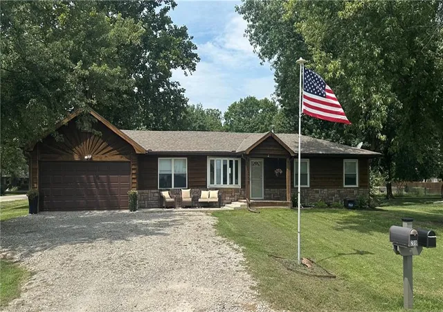 1st image of 208 Willow Ln, Perry, KS 66073 | MLS# 2636318