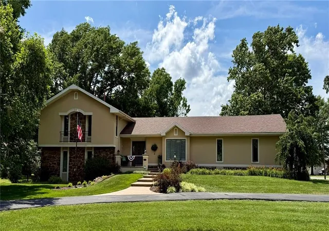1st image of 706 Neosho Ct, Parsons, KS 67357 | MLS# 2636321