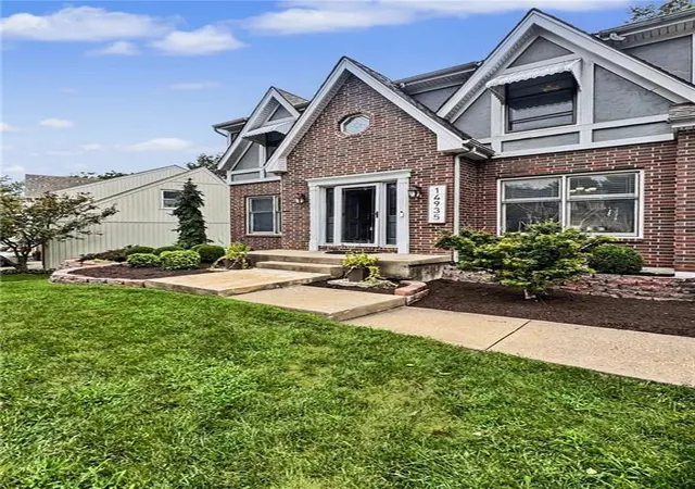 2nd image of 14935 W 76th St, Shawnee, KS 66216 | MLS# 2636322