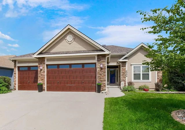 1st image of 2004 Ne 197 Ct, Smithville, MO 64089 | MLS# 2636324