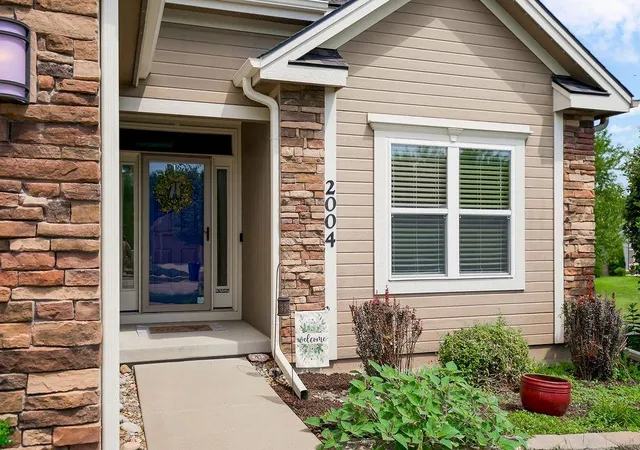3rd image of 2004 Ne 197 Ct, Smithville, MO 64089 | MLS# 2636324