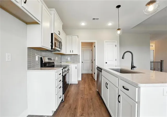 Photo 3 of Single family home for sale at 12508 S White Ash Ln, Greenwood, MO 64034 | MLS# 2636325 | Listing updated on 2026-09-03