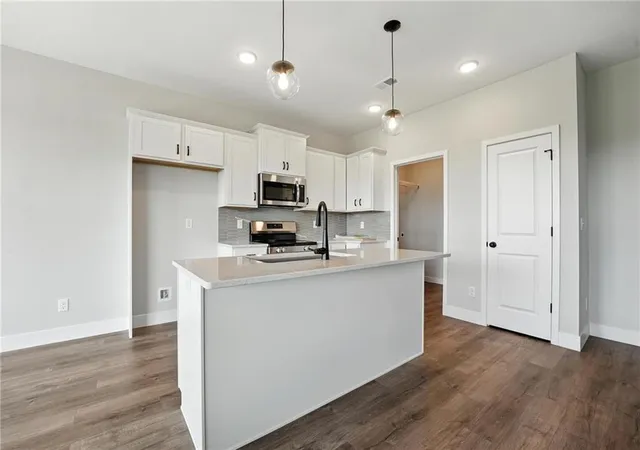 Photo 4 of Single family home for sale at 12508 S White Ash Ln, Greenwood, MO 64034 | MLS# 2636325 | Listing updated on 2026-09-03