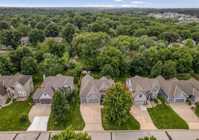 2nd image of 7326 Charles St, Shawnee, KS 66216 | MLS# 2636332