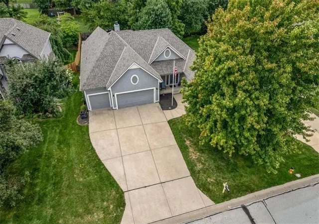 3rd image of 7326 Charles St, Shawnee, KS 66216 | MLS# 2636332