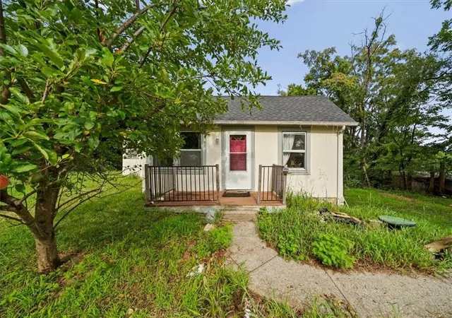 1st image of 103 Ash St, Excelsior Springs, MO 64024 | MLS# 2636337