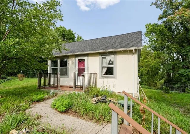 3rd image of 103 Ash St, Excelsior Springs, MO 64024 | MLS# 2636337