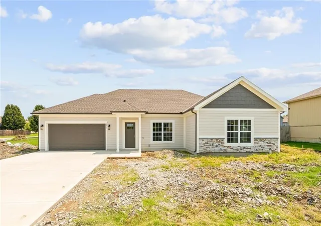 2nd image of 571 S Meadowbrook St, Gardner, KS 66030 | MLS# 2636338