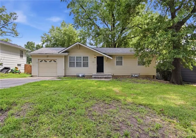 1st image of 423 Monterey Ave, Liberty, MO 64068 | MLS# 2636340