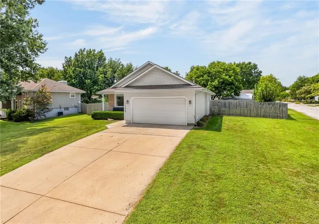 Photo 3 of Sale Pending at 1120 Ne Banner Dr, Lees Summit, MO 64086 | MLS# 2636354 | Listing updated on 2026-08-21