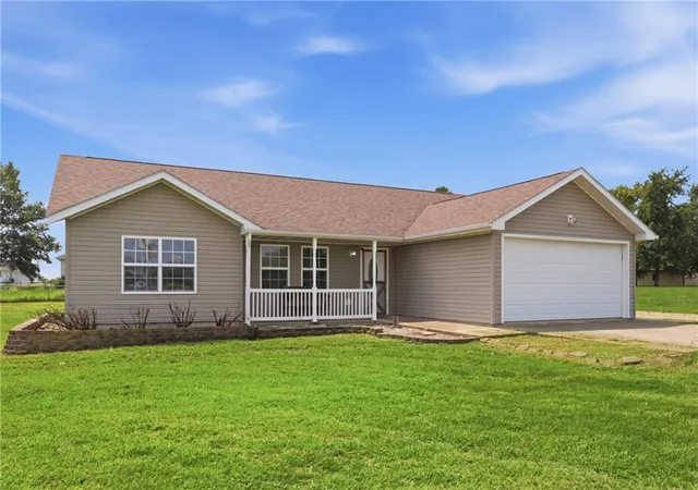 1st image of 612 E 4th St, Stover, MO 65078 | MLS# 2636355