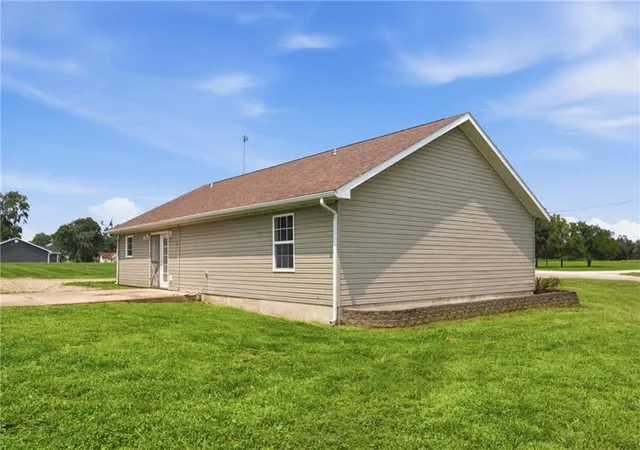 4th image of 612 E 4Th St, Stover, MO 65078 | MLS# 2636355