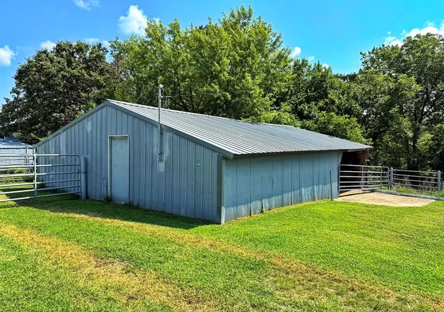 10th image of 2025 S 363 Rd, El Dorado Springs, MO 64744 | MLS# 2636359