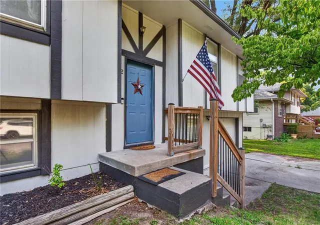 Photo 5 of Sale Pending at 302 N Clark St, Kearney, MO 64060 | MLS# 2636366 | Listing updated on 2026-08-18