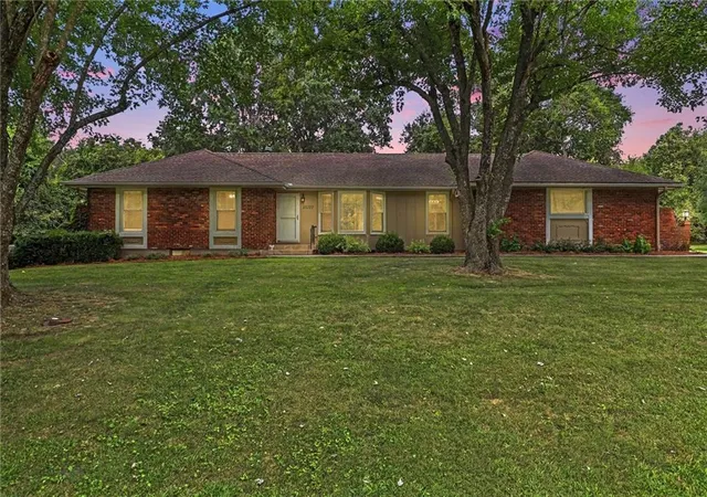 1st image of 25322 Lone Pine Dr, Cleveland, MO 64734 | MLS# 2636368