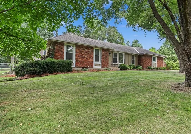 2nd image of 25322 Lone Pine Dr, Cleveland, MO 64734 | MLS# 2636368