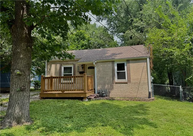 Photo 3 of Sale Pending at 106 NE Ash St, Lees Summit, MO 64063 | MLS# 2636371 | Listing updated on 2026-09-04