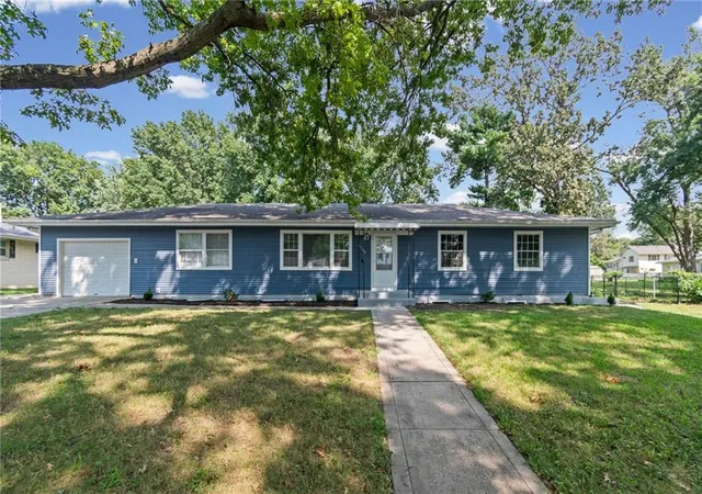 1st image of 1308 N Cherry St, Cameron, MO 64429 | MLS# 2636372