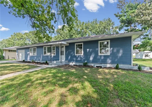 2nd image of 1308 N Cherry St, Cameron, MO 64429 | MLS# 2636372