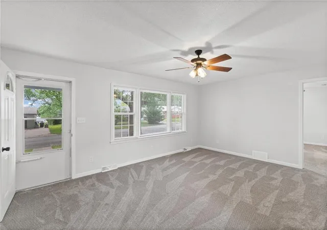 5th image of 1308 N Cherry St, Cameron, MO 64429 | MLS# 2636372