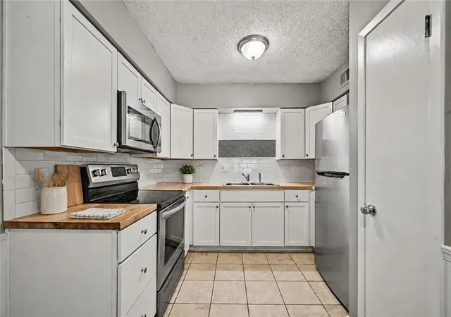3rd image of 1225 N 77Th Ter, Kansas City, KS 66112 | MLS# 2636376