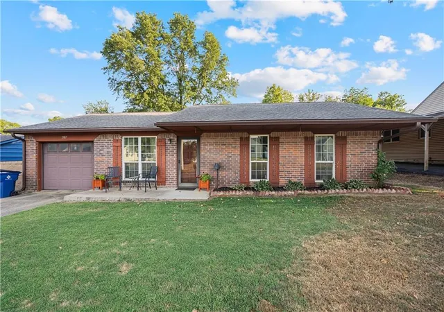 1st image of 1307 W 1st St, Coffeyville, KS 67337 | MLS# 2636377