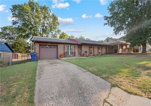 2nd image of 1307 W 1st St, Coffeyville, KS 67337 | MLS# 2636377