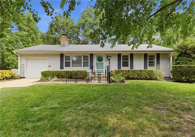 2nd image of 5515 Roeland Dr, Roeland Park, KS 66205 | MLS# 2636380