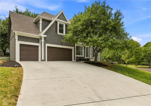 Photo 2 of Sale Pending at 14702 England St, Overland Park, KS 66221 | MLS# 2636389 | Listing updated on 2026-09-27