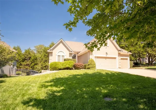 3rd image of 21400 W 98Th Pl, Lenexa, KS 66220 | MLS# 2636391
