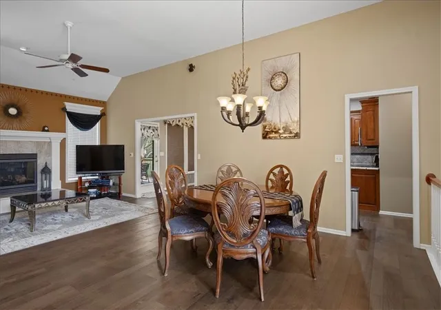 4th image of 21400 W 98Th Pl, Lenexa, KS 66220 | MLS# 2636391