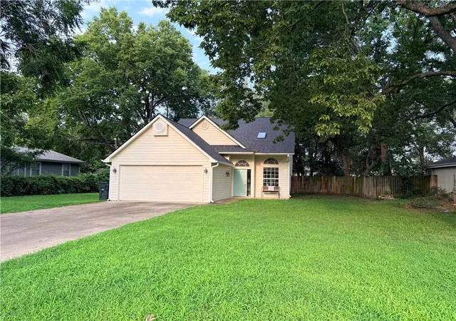 1st image of 222 N 8th Ct, Lawrence, KS 66044 | MLS# 2636395