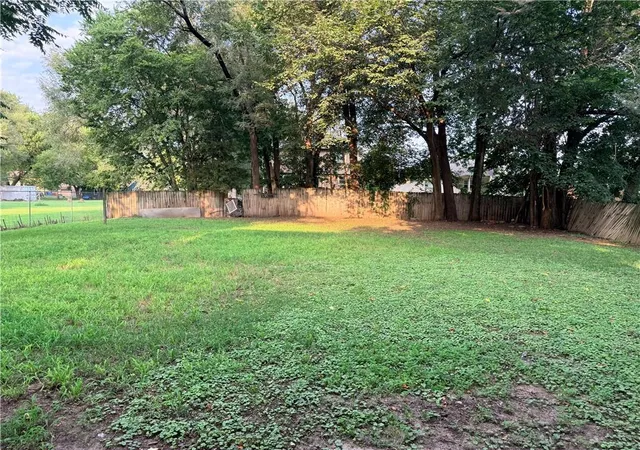 29th image of 222 N 8th Ct, Lawrence, KS 66044 | MLS# 2636395