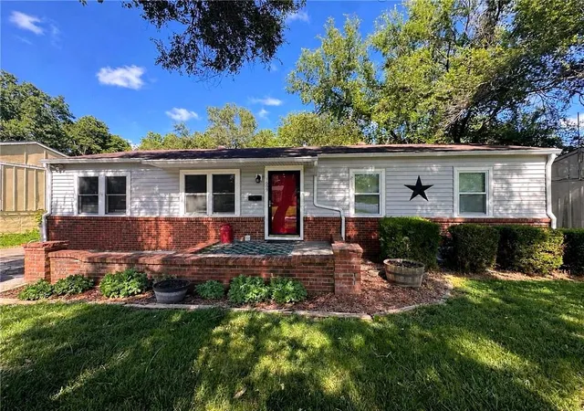 Photo 1 of Sale Pending at 1609 S Ellison Way, Independence, MO 64050 | MLS# 2636398 | Listing updated on 2026-08-14