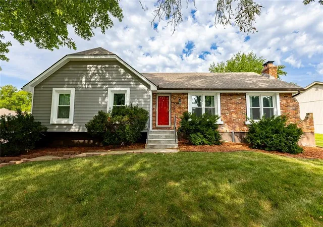 Photo 1 of Sale Pending at 7914 N Garfield Ave, Kansas City, MO 64118 | MLS# 2636401 | Listing updated on 2026-09-01