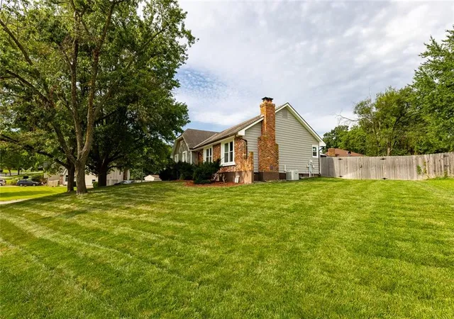 Photo 3 of Sale Pending at 7914 N Garfield Ave, Kansas City, MO 64118 | MLS# 2636401 | Listing updated on 2026-09-01