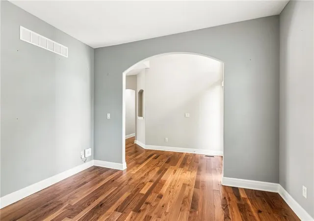 Photo 4 of Single family home for sale at 1052 N Stonecrest Rd, Olathe, KS 66061 | MLS# 2636403 | Listing updated on 2026-10-20