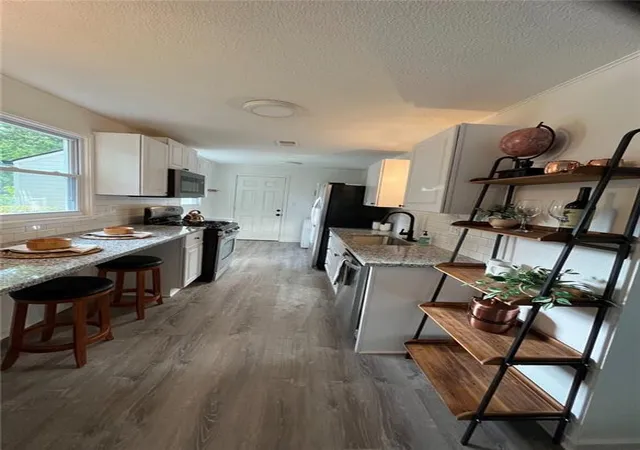 Photo 3 of Sale Pending at 7609 Foster St, Overland Park, KS 66204 | MLS# 2636405 | Listing updated on 2026-09-30