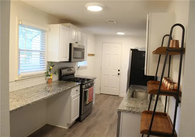 Photo 4 of Sale Pending at 7609 Foster St, Overland Park, KS 66204 | MLS# 2636405 | Listing updated on 2026-09-30